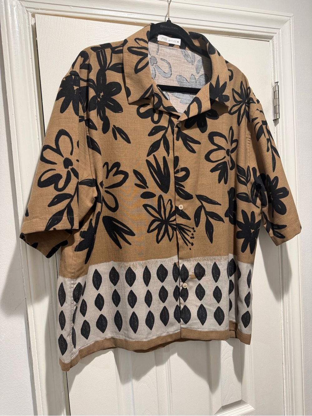 Zara Men’s Tan & Black Floral Short-Sleeve Button-Up Shirt